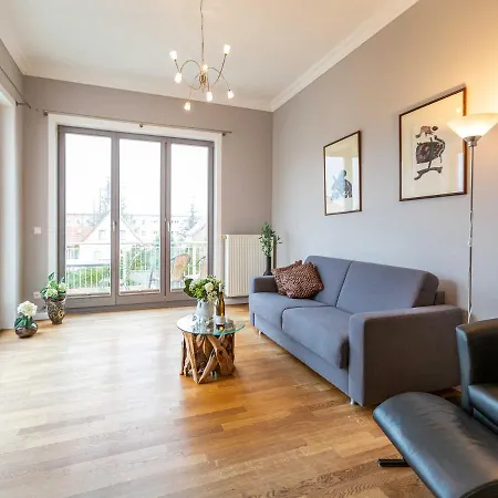 Apartment App 6 *
