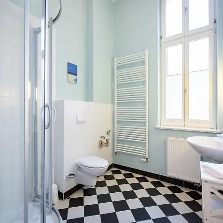 App 6 Apartment *